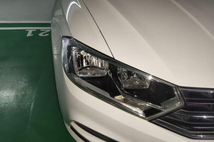 Used Volkswagen Bora 2016 1.6L Manual Fashion Edition Right Front Headlight