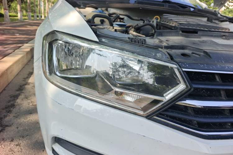 Used Volkswagen Bora 2016 1.6L Automatic Fashion Model Right Front Headlight