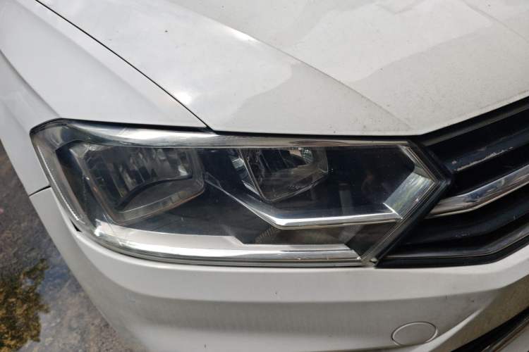 Used Volkswagen Bora 2016 1.6L Automatic Fashion Model Right Front Headlight