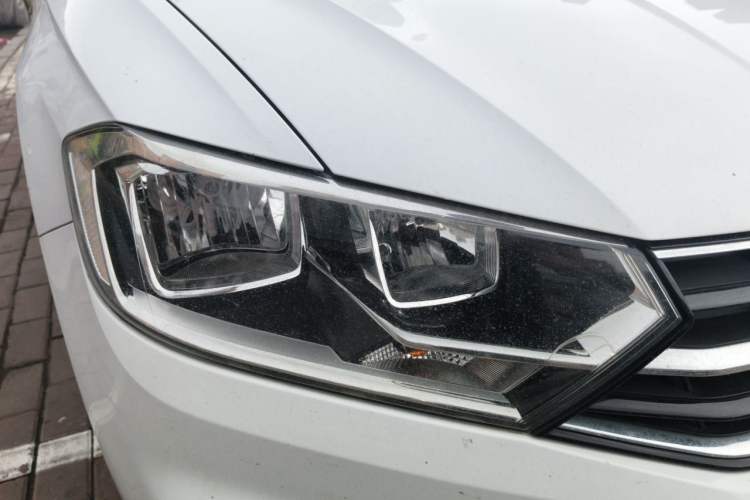 Used Volkswagen Bora 2016 1.6L Automatic Fashion Model Right Front Headlight