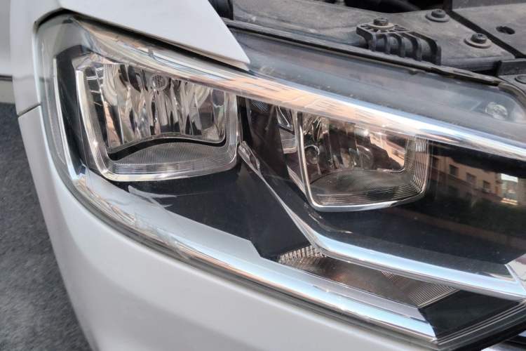 Used Volkswagen Bora 2016 1.6L Automatic Comfort Model Right Front Headlight