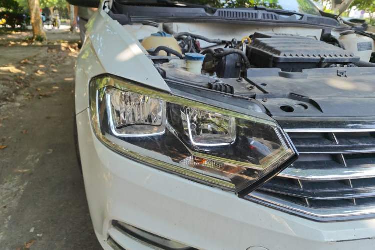 Used Volkswagen Bora 2016 1.6L Automatic Comfort Model Right Front Headlight