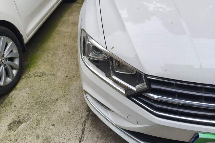 Used Volkswagen Bora 2016 1.6L Automatic Luxury Model Right Front Headlight