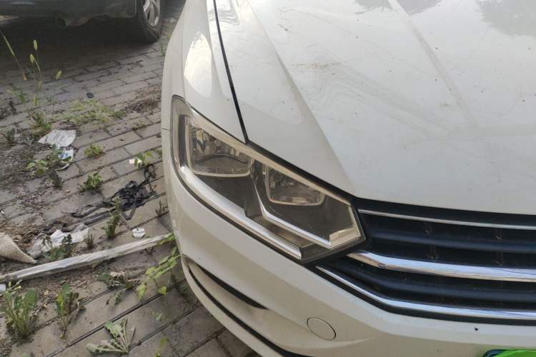Used Volkswagen Bora 2016 1.6L Manual Fashion Edition Right Front Headlight