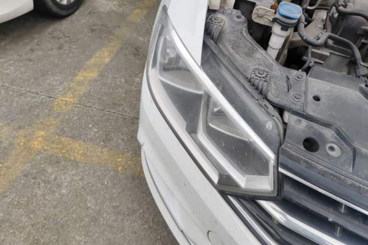 Used Volkswagen Bora 2016 1.6L Manual Comfort Model Right Front Headlight