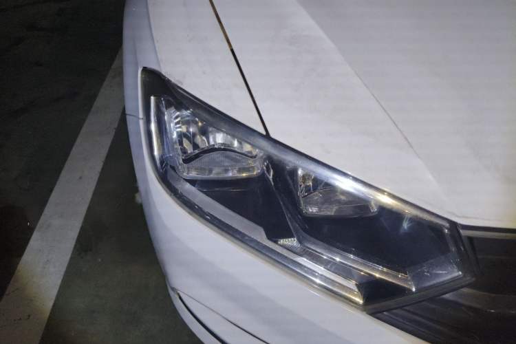 Used Volkswagen Bora 2016 1.6L Automatic Fashion Model Right Front Headlight