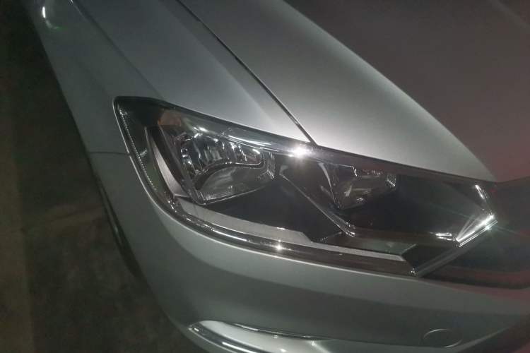 Used Volkswagen Bora 2016 1.6L Automatic Comfort Model Right Front Headlight