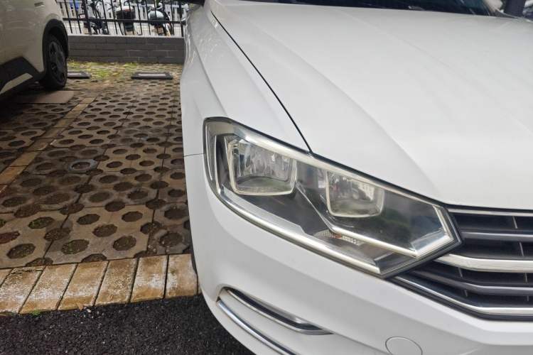 Used Volkswagen Bora 2016 1.6L Automatic Comfort Model Right Front Headlight