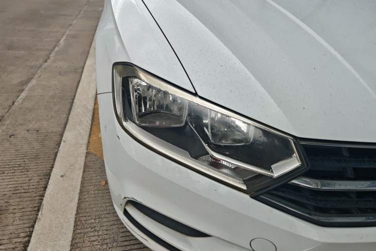 Used Volkswagen Bora 2016 1.6L Automatic Fashion Model Right Front Headlight
