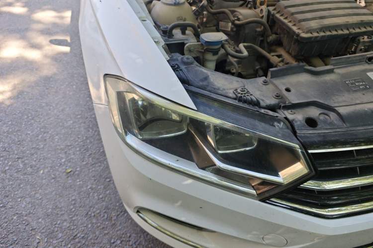 Used Volkswagen Bora 2016 1.6L Automatic Comfort Model Right Front Headlight