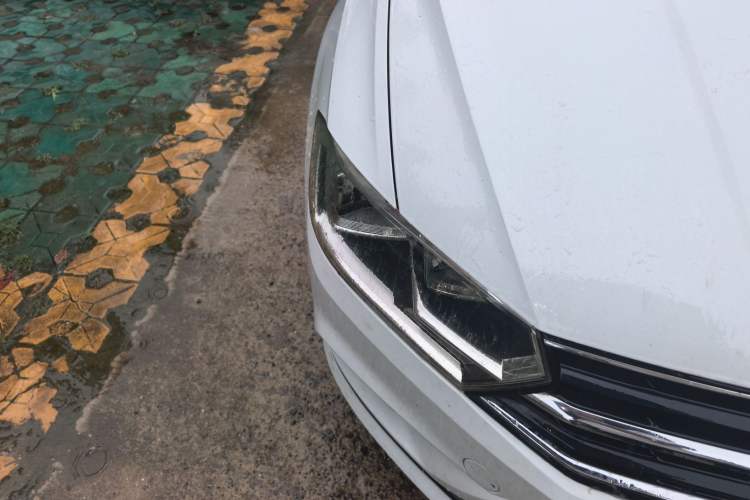 Used Volkswagen Bora 2016 1.6L Automatic Fashion Model Right Front Headlight