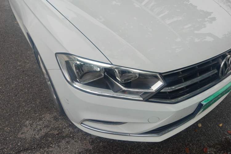 Used Volkswagen Bora 2016 1.6L Manual Comfort Model Right Front Headlight