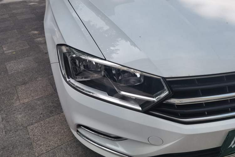 Used Volkswagen Bora 2016 1.6L Automatic Comfort Model Right Front Headlight