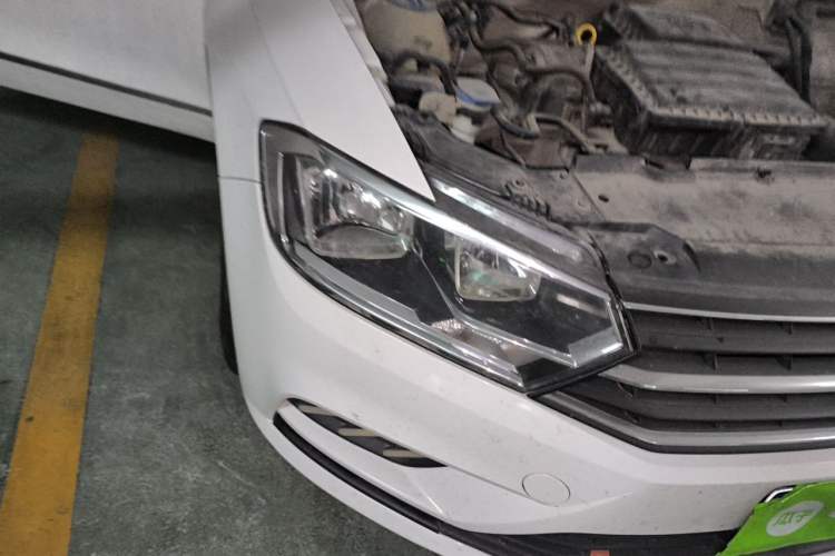 Used Volkswagen Bora 2016 1.6L Manual Fashion Edition Right Front Headlight