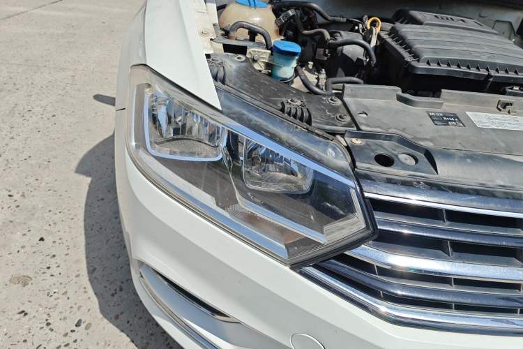 Used Volkswagen Bora 2016 1.6L Manual Comfort Model Right Front Headlight