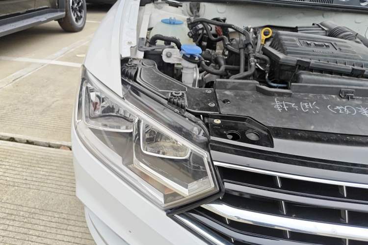 Used Volkswagen Bora 2016 230TSI DSG Comfort Model Right Front Headlight
