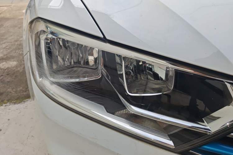 Used Volkswagen Bora 2016 1.6L Automatic Fashion Model Right Front Headlight
