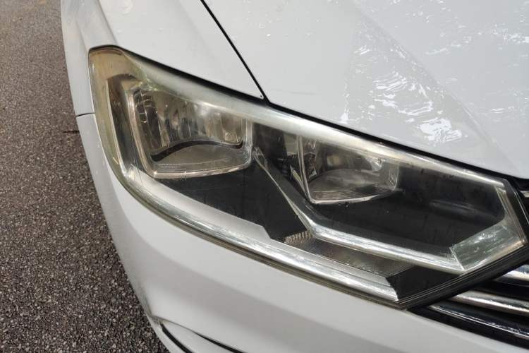 Used Volkswagen Bora 2016 1.6L Automatic Fashion Model Right Front Headlight