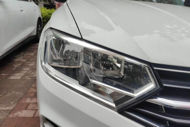 Used Volkswagen Bora 2016 1.6L Automatic Comfort Model Right Front Headlight