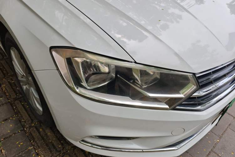 Used Volkswagen Bora 2016 1.6L Automatic Comfort Model Right Front Headlight