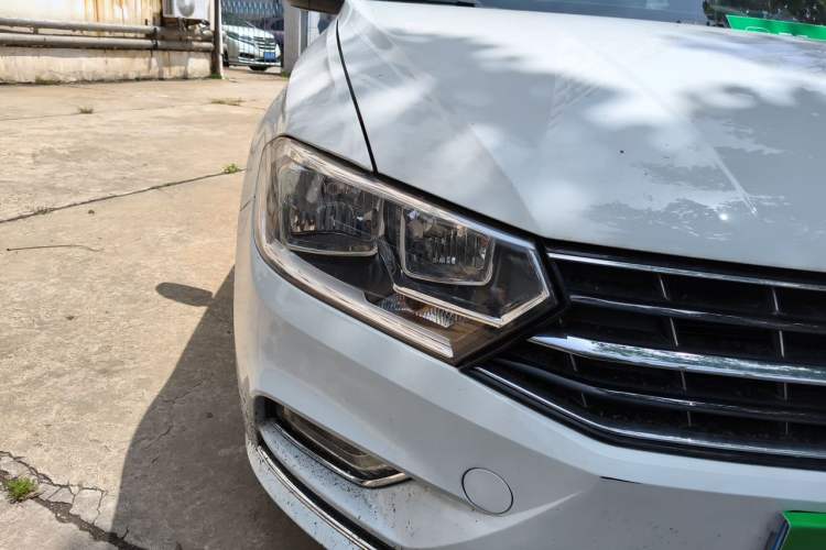 Used Volkswagen Bora 2016 1.6L Automatic Comfort Model Right Front Headlight