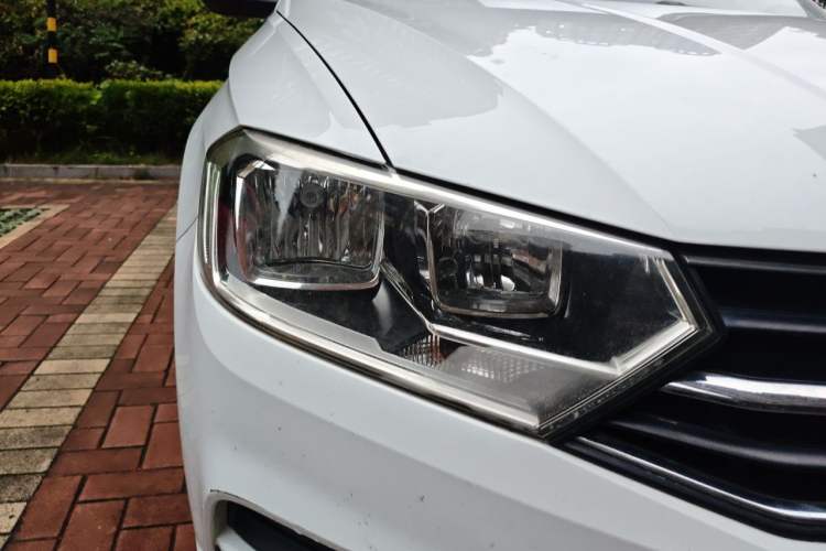 Used Volkswagen Bora 2016 1.6L Automatic Fashion Model Right Front Headlight