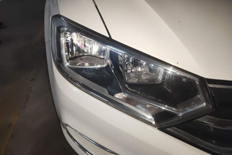 Used Volkswagen Bora 2016 1.6L Automatic Comfort Model Right Front Headlight