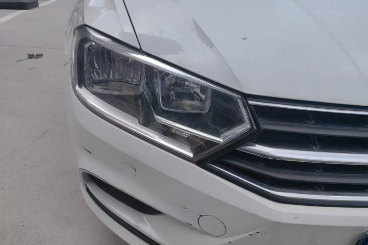 Used Volkswagen Bora 2016 1.6L Manual Fashion Edition Right Front Headlight