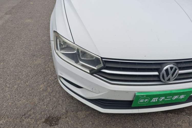 Used Volkswagen Bora 2016 1.6L Automatic Fashion Model Right Front Headlight