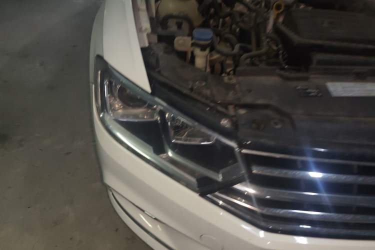Used Volkswagen Bora 2016 230TSI DSG Comfort Model Right Front Headlight