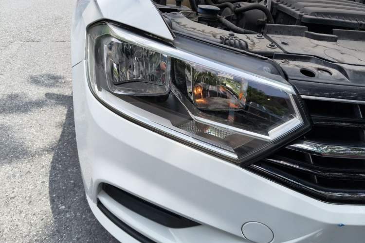 Used Volkswagen Bora 2016 1.6L Automatic Fashion Model Right Front Headlight