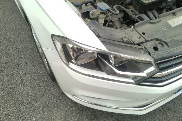 Used Volkswagen Bora 2016 1.6L Automatic Comfort Model Right Front Headlight