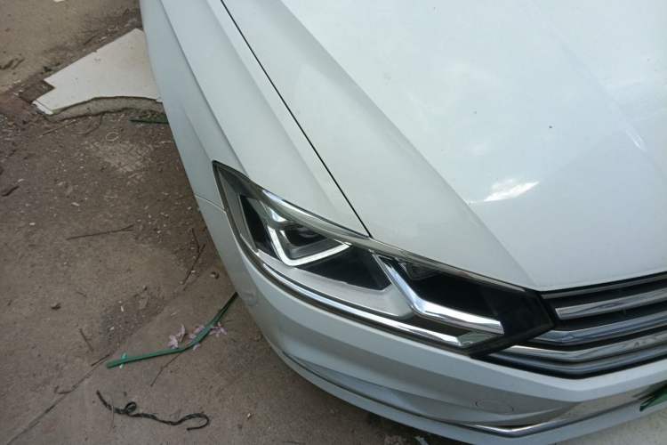 Used Volkswagen Bora 2016 230TSI DSG 25th Anniversary Edition Right Front Headlight