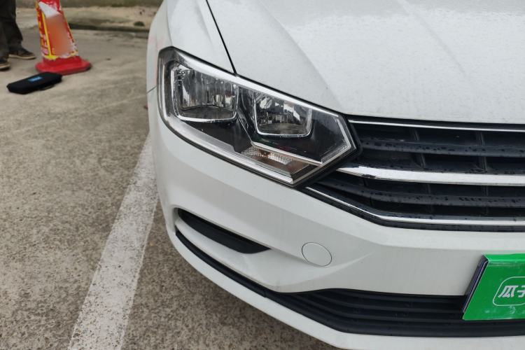 Used Volkswagen Bora 2016 1.6L Manual Fashion Edition Right Front Headlight