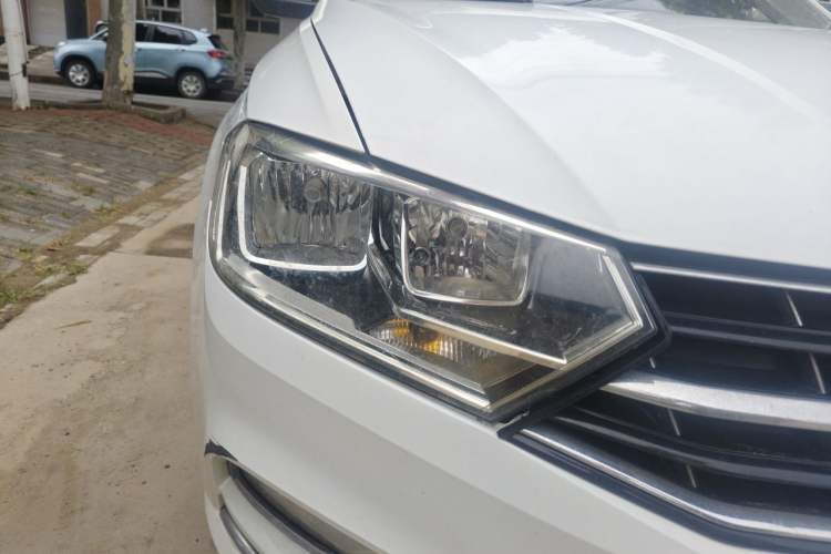 Used Volkswagen Bora 2016 1.6L Manual Comfort Model Right Front Headlight