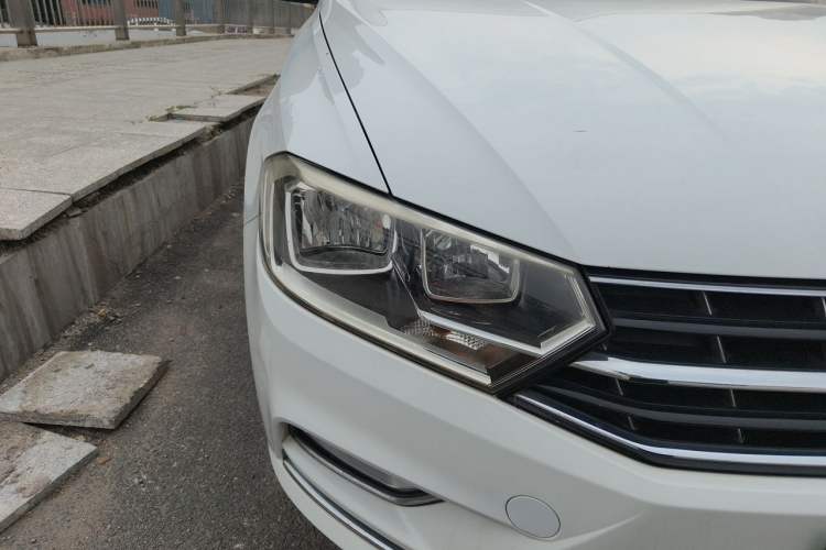 Used Volkswagen Bora 2016 1.6L Automatic Comfort Model Right Front Headlight
