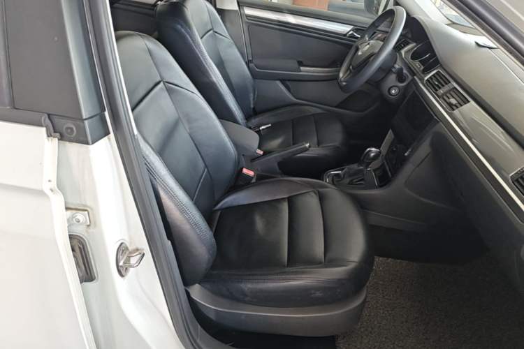 Used Volkswagen Bora 2016 1.6L Automatic Fashion Model Right Front Seat