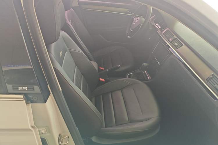 Used Volkswagen Bora 2016 230TSI DSG 25th Anniversary Edition Right Front Seat