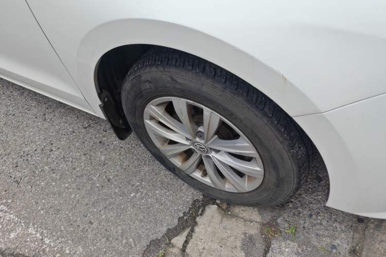 Used Volkswagen Bora 2016 1.6L Manual Fashion Edition Right Front Wheel Hub