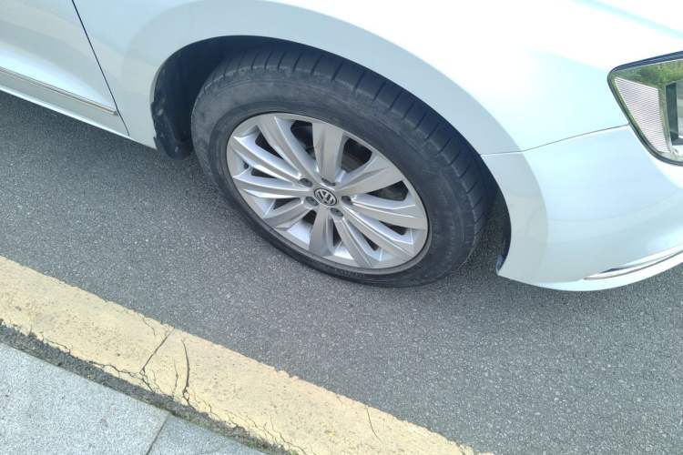 Used Volkswagen Bora 2016 1.6L Automatic Comfort Model Right Front Wheel Hub