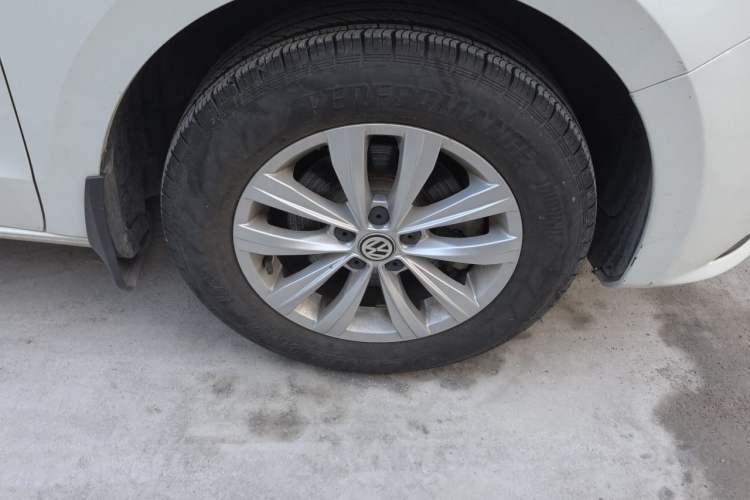 Used Volkswagen Bora 2016 1.6L Automatic Fashion Model Right Front Wheel Hub