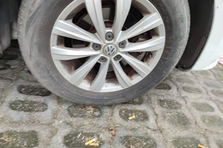 Used Volkswagen Bora 2016 1.6L Automatic Fashion Model Right Front Wheel Hub
