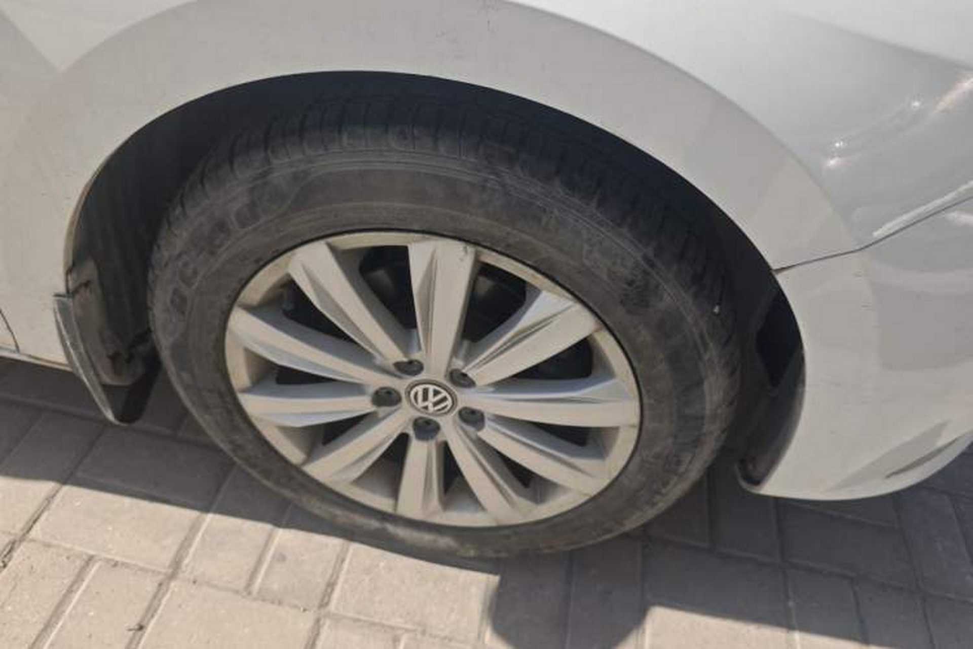Used Volkswagen Bora 2016 1.6L Manual Comfort Model Right Front Wheel Hub