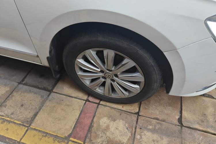 Used Volkswagen Bora 2016 230TSI DSG Comfort Model Right Front Wheel Hub