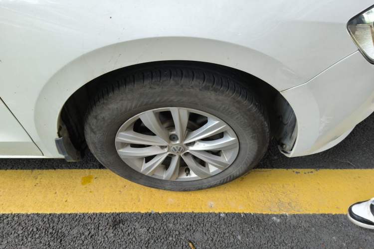Used Volkswagen Bora 2016 1.6L Automatic Fashion Model Right Front Wheel Hub
