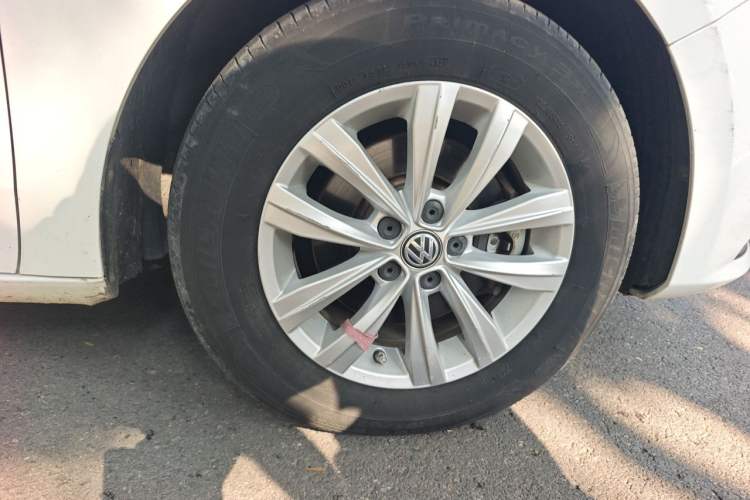 Used Volkswagen Bora 2016 1.6L Automatic Fashion Model Right Front Wheel Hub