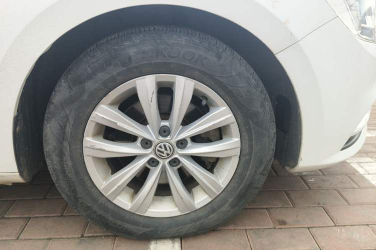 Used Volkswagen Bora 2016 1.6L Automatic Fashion Model Right Front Wheel Hub