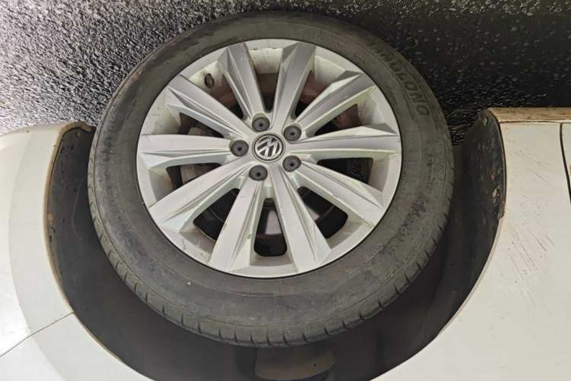 Used Volkswagen Bora 2016 1.6L Manual Comfort Model Right Front Wheel Hub