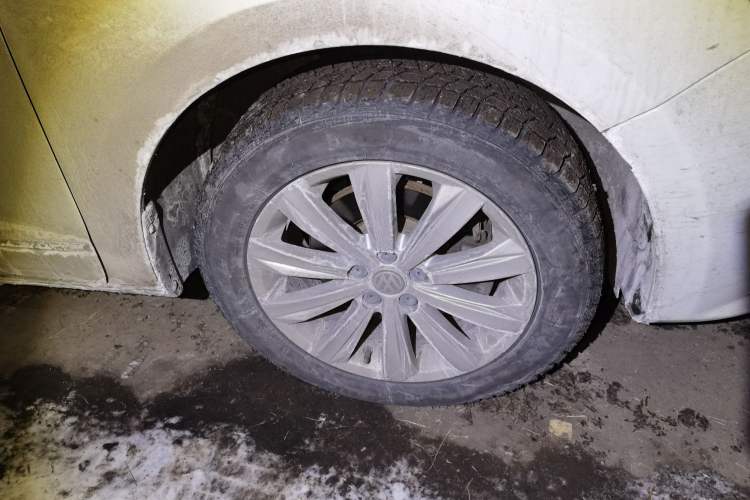 Used Volkswagen Bora 2016 1.6L Manual Comfort Model Right Front Wheel Hub