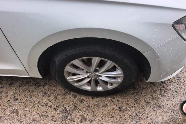 Used Volkswagen Bora 2016 1.6L Automatic Fashion Model Right Front Wheel Hub